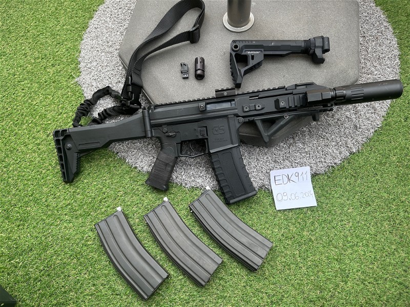 Image 1 for GHK G5 + 3 custom mags & accessories