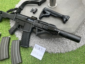 Image 2 for GHK G5 + 3 custom mags & accessories