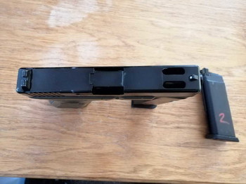 Image 2 for KJW G19 Goed werkend inc. 2 lek vrije magazijnen.