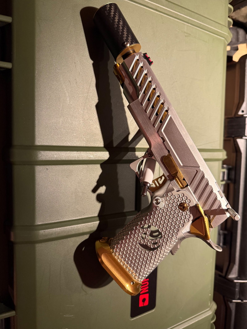 Afbeelding 1 van Te koop custom hi capa.