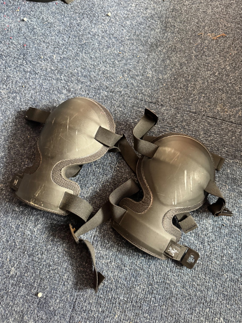 Image 1 for Arcteryx leaf kneepads