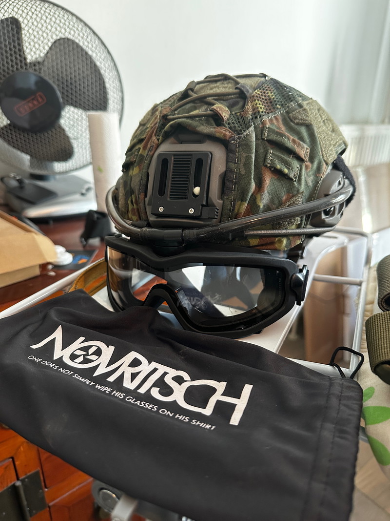 Image 1 for Volledige novritsch outfit + boddy armor