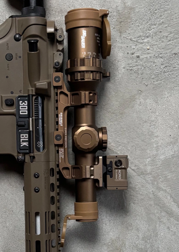 Imagen 2 de SIG SAUER TANGO 1-6x + AIMPOINT ACRO REPLICAS