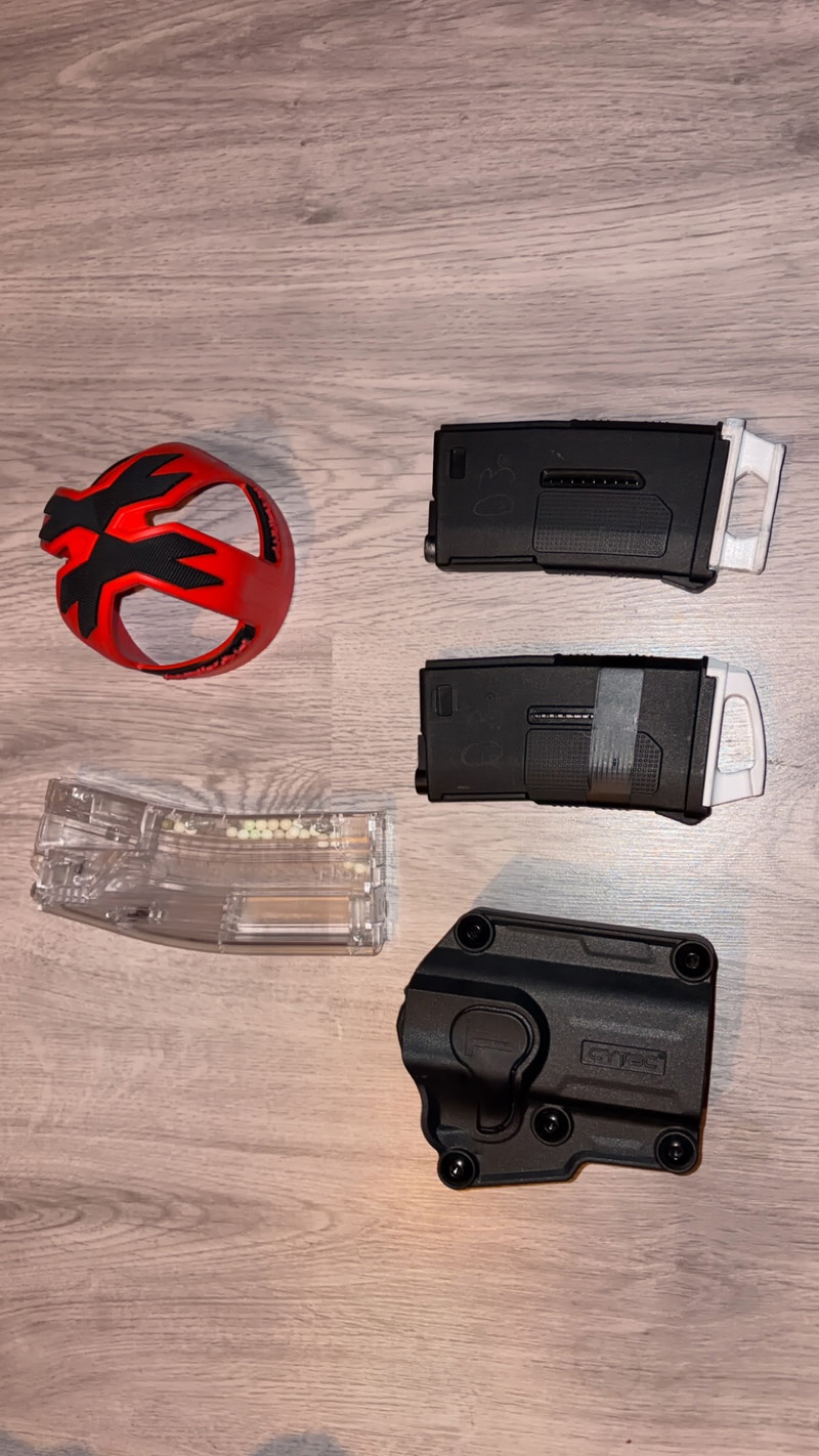 Imagen 1 de Allerlei :  EPM magazines , Hkarmy fles protector ect ..