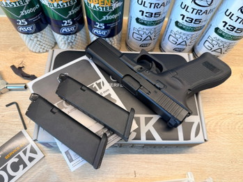 Imagen 3 de UMAREX GLOCK 17 + Extra Magazijn + Service Kit + Valve Sleutel