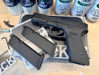 Imagen 4 de UMAREX GLOCK 17 + Extra Magazijn + Service Kit + Valve Sleutel