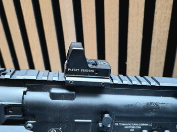 Image 2 pour Red Dot | Patent Pending | met bescherm kap