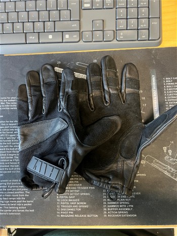 Afbeelding 4 van Pistol bag and tactical gloves
