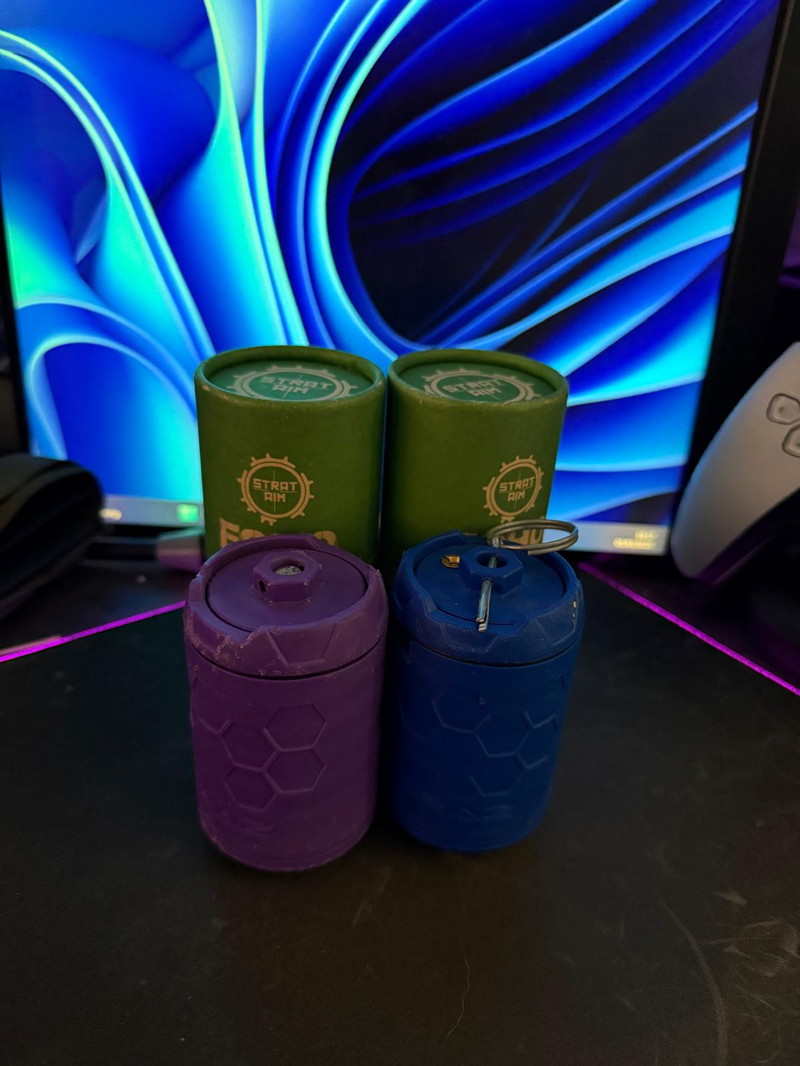 Image 1 for 4 Grenades 2x Strataim Echo 2x E-Raz