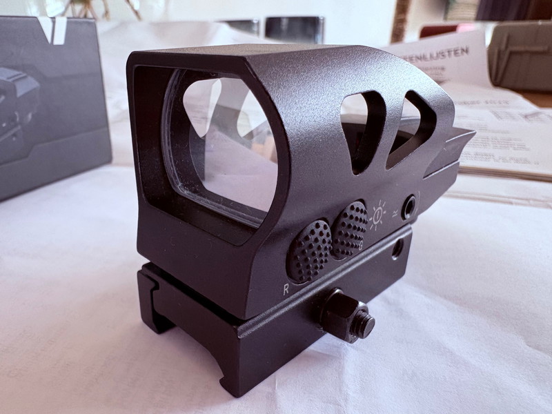 Image 1 pour Vector Optics Z4 Red Dot