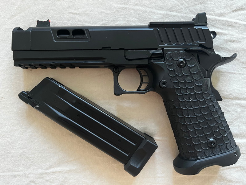 Image 1 for Army armament R604