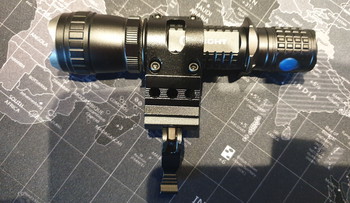 Afbeelding 2 van Olight M20SX met QD mount
