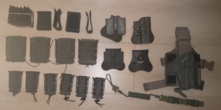 Afbeelding van Verschillende pouches en holster