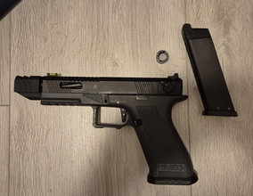 Afbeelding van SSP18 grijs met magwell en compensator + koffer