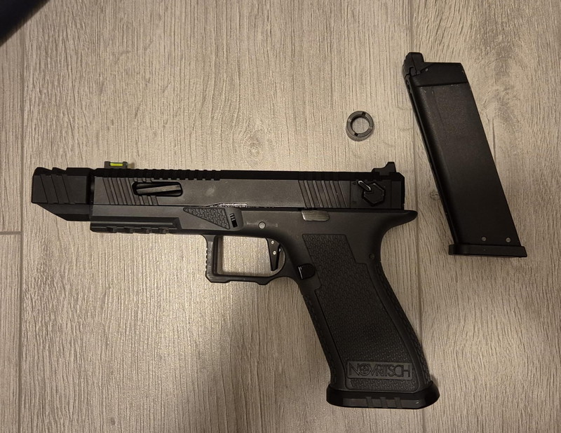 Afbeelding 1 van SSP18 grijs met magwell en compensator + koffer