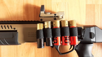 Image 2 for Fabarm gas shotgun tan met red dot