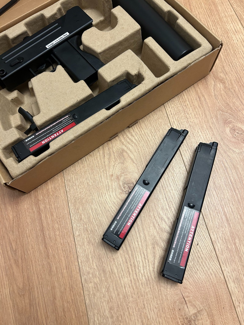 Afbeelding 1 van Réplique MAC 10 /UZI + 3 chargeurs