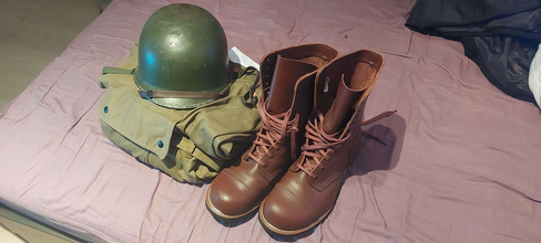 Afbeelding van (!!MOET WEG!!) WW2 1942 US PARATROOPER ESSENTIALS + ECHTE POST-WAR M1 US HELMET