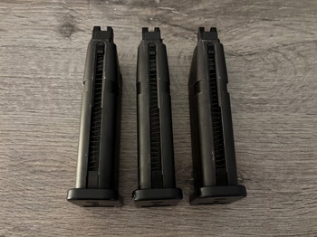 Bild 3 für 2 stuks Tokyo Marui Glock 19 Magazijnen & Tan mag Pouch