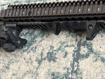 Afbeelding 3 van MK18 - RIS II - Bronze handguard