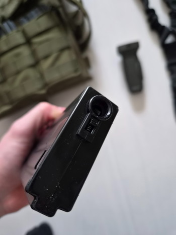 Bild 2 für Vest met 3 mags, sling, en foregrip