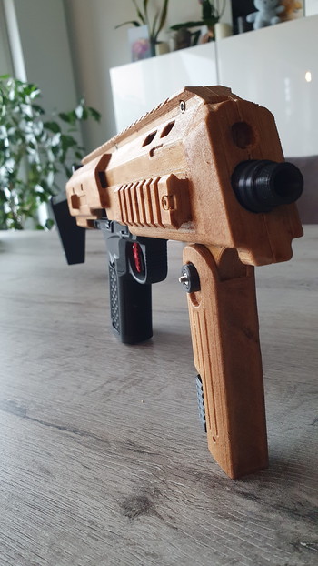 Afbeelding 3 van AAP01 MP7, 3D printed wood PLA