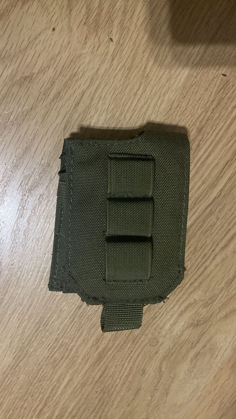 Afbeelding 1 van Mini radio pouch met plaats voor 3 shotgun shells olive drab