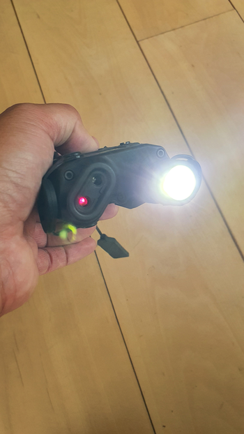 Afbeelding 3 van FMA AN-PEQ-15 Upgrade Version met werkende White Led Light, IR-Lenses en Red Laser