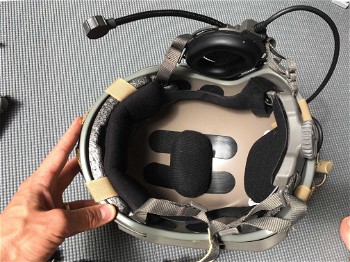 Afbeelding 4 van FMA Replica Helmet maritime Heavy Version - Foliage Green + Z-tactical headset an PTT