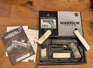 Bild für Hierbij bied in mijn Colt 1911 custom foliage warrior Tokyo Marui en 3 magazijnen te koop aan.