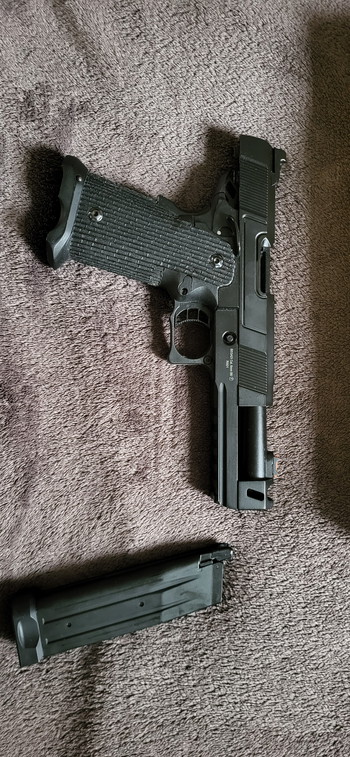 Afbeelding 4 van ARMY ARMAMENT R501 High-capa OVP +Gas&BBS