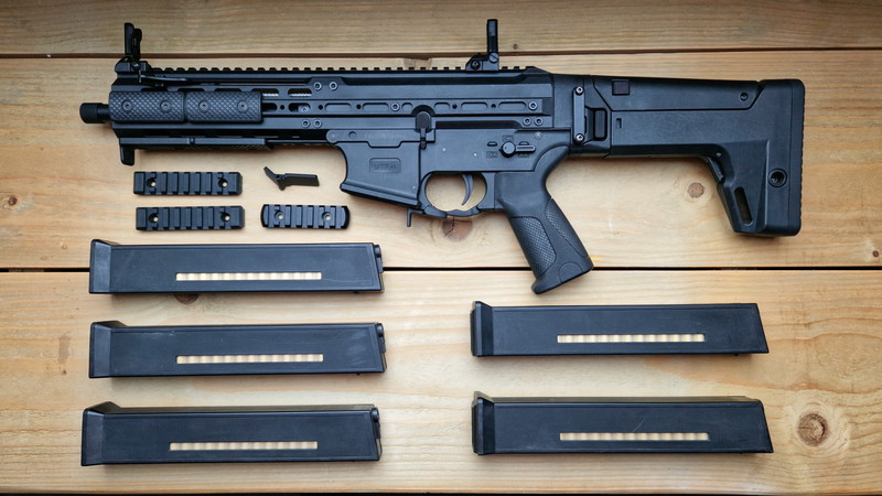 Bild 1 für TKA - DE M917G UTR45 SMG Airsoft Replica met magazijnen.