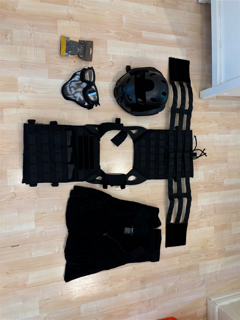 Image 1 pour Gear Emerson Crye JPC replica, Emerson Fast Helmet, 511 Tactical Combatshirt and Valken Eyepro