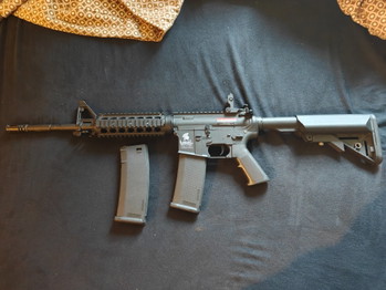 Image 2 for Airsoft gun met 2 magazijnen