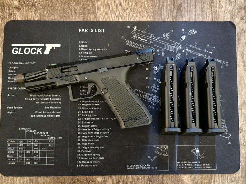 Afbeelding 1 van SSP18 (glock 18 clone) met 3 lekvrije GBB magazijnen