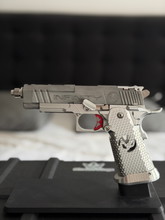 Image pour Full custom grey capa