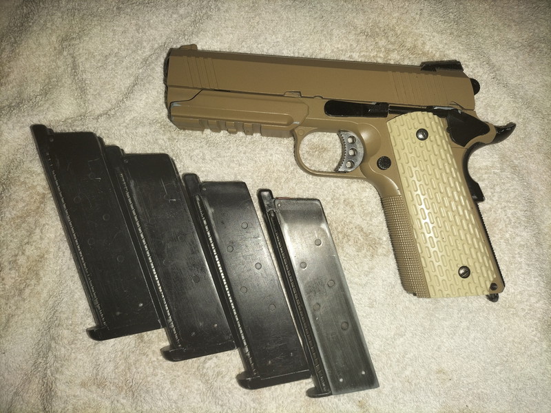 Afbeelding 1 van G.S.G 1911 Tactical tan Full Metal 4 mags