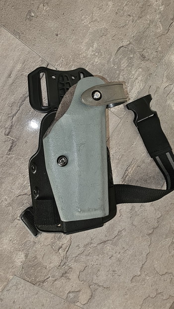 Image 2 for Safariland drop leg holster Glock 17 & 22