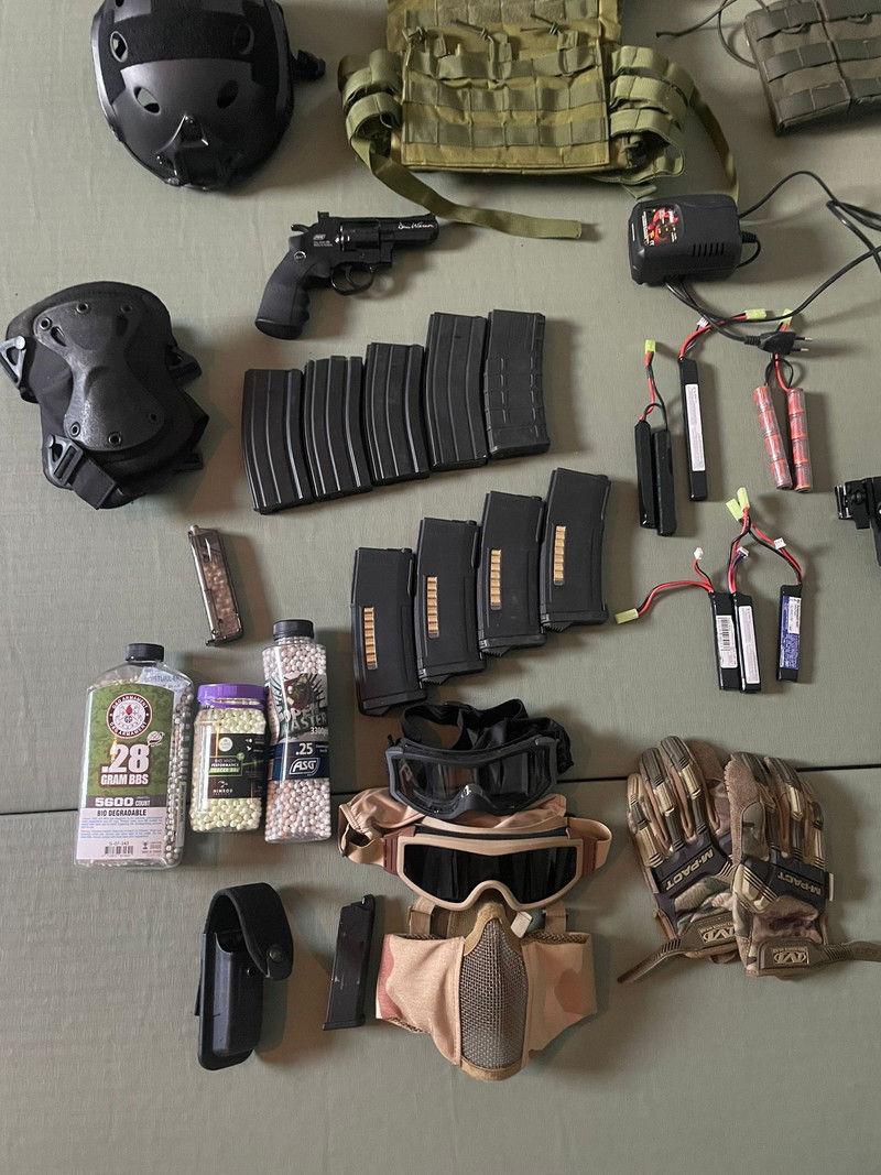 Image 1 pour Bulkverkoop airsoft gerief - alles in werkende staat, moet weg wegens opruim. Ook op andere sites geplaatst.