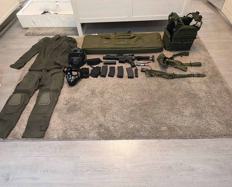 Image 1 pour Complete Airsoft Set  Replica Rifle  Tactische Uitrusting  Zo Goed Als Nieuw