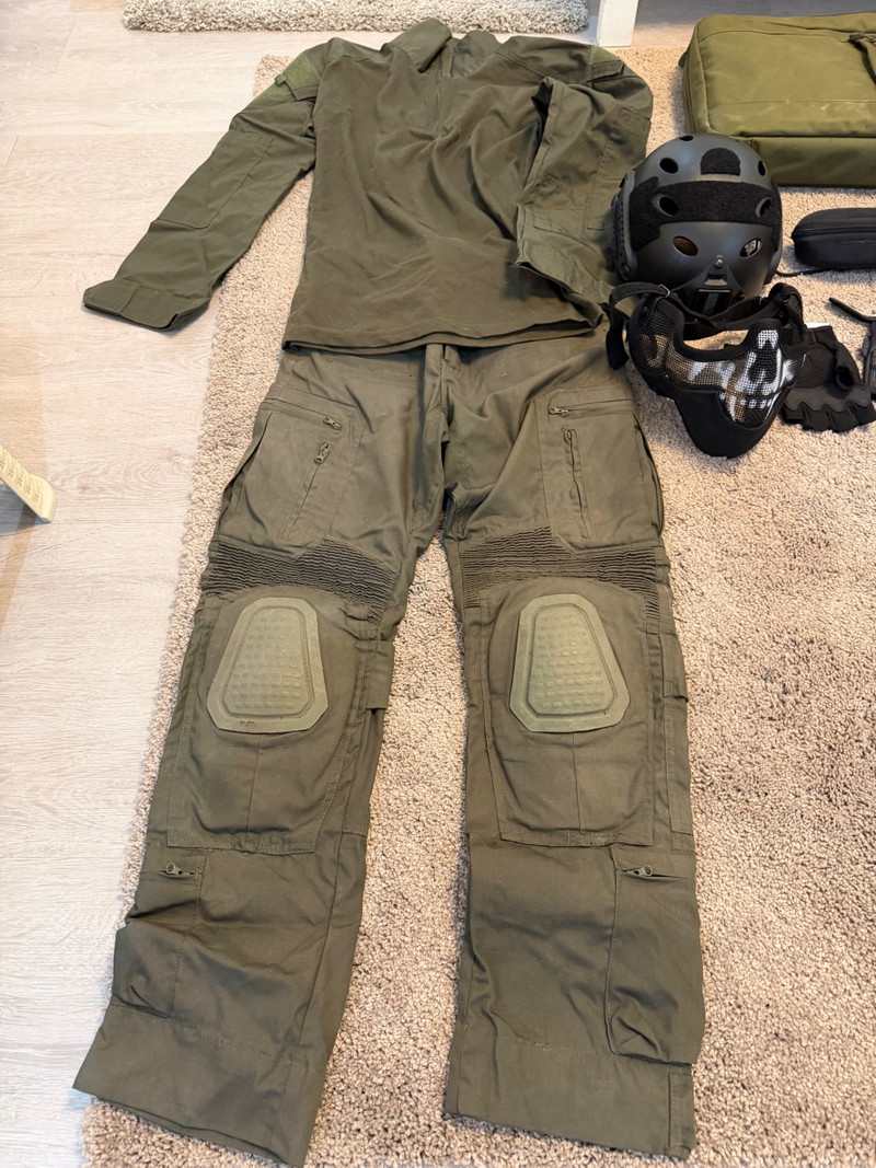 Image 1 for Complete Airsoft Set  Replica Rifle  Tactische Uitrusting  Zo Goed Als Nieuw
