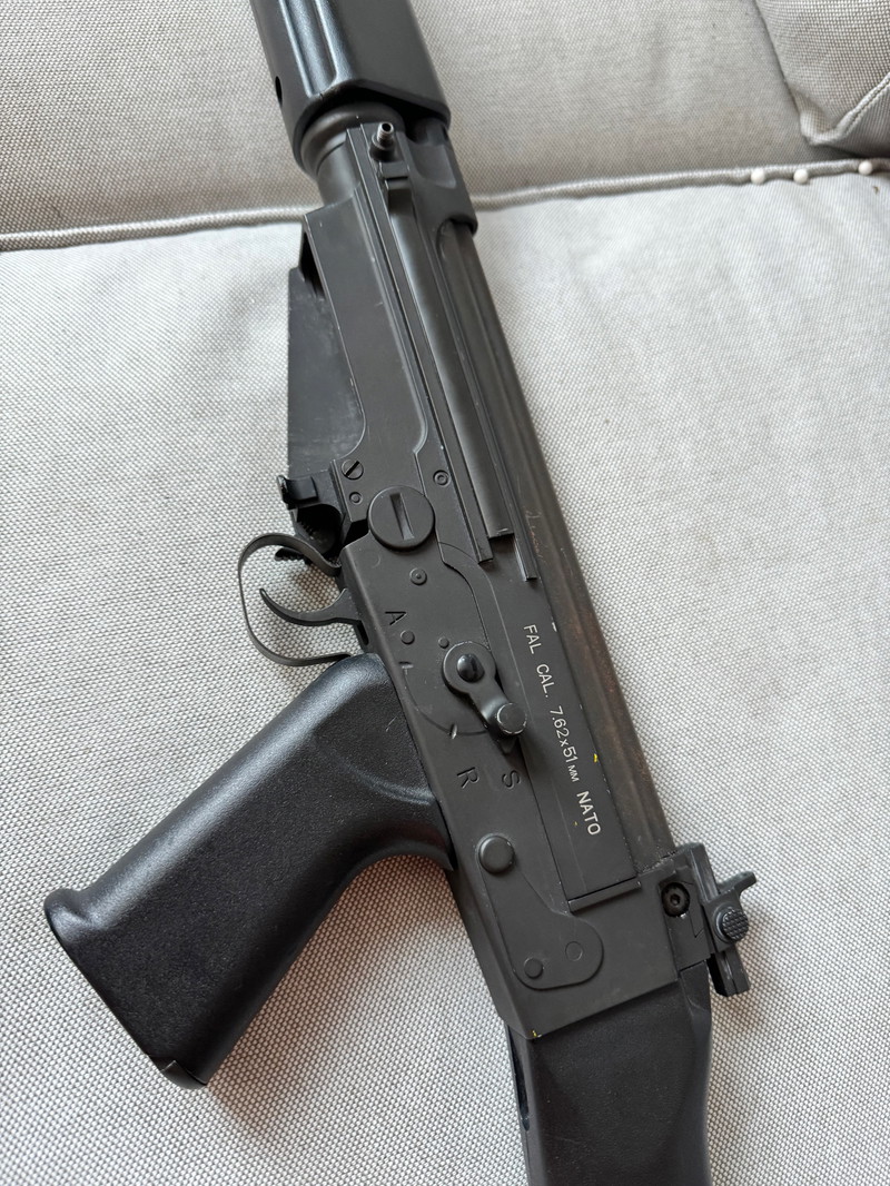 Afbeelding 1 van Fal en ics makarov