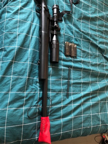 Afbeelding 2 van Sniper Ssg24 met 2 mags en bipod, scope extender en bescherming erop