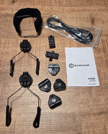 Image 3 pour Earmor + PTT + Baofeng communicatie set met verschillende helmet mounts en accessoires