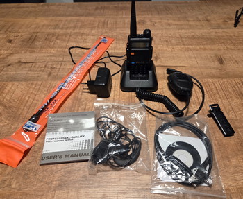 Imagen 6 de Earmor + PTT + Baofeng communicatie set met verschillende helmet mounts en accessoires