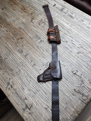 Afbeelding 2 van Soviet Officer Belt met pistol en magazine pouches