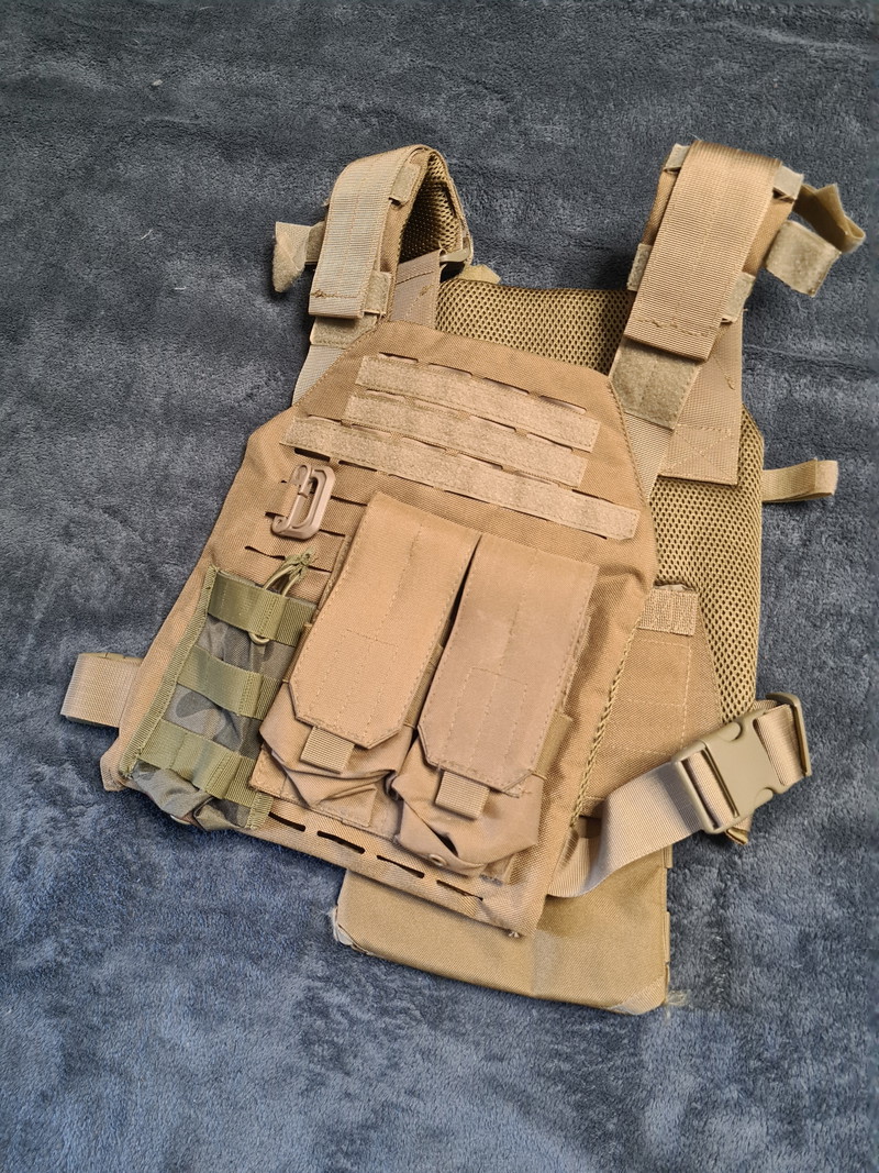 Image 1 for Tan Plate Carrier + pouches