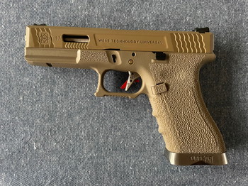 Imagen 3 de Glock WE17 V2 Custom metal, extended mag en holster