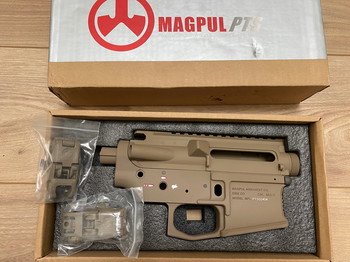 Afbeelding 2 van Magpul / G&P Metal Body for Marui M4/M16 Series (SAND, Limited Edition)