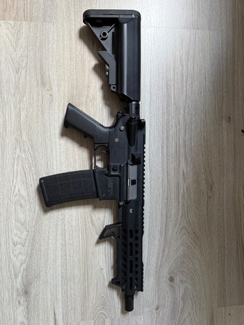 Afbeelding 3 van M4 met magazijn, titan lader en titan batterij
